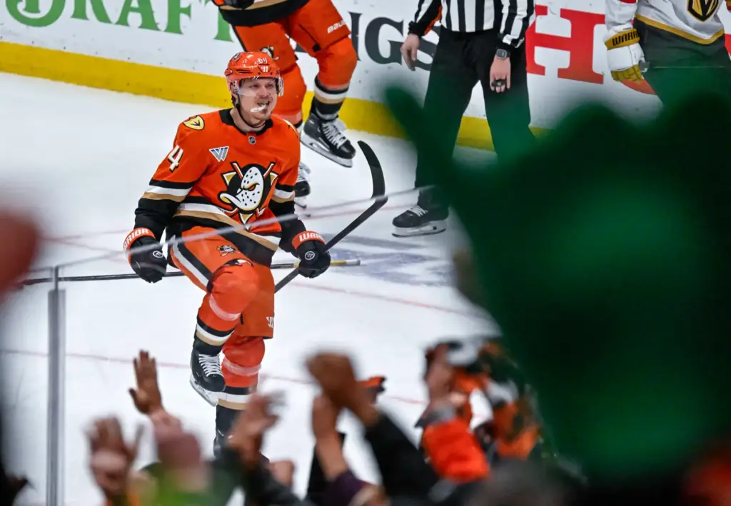 The Ducksâ Mikael Granlund (64) celebrates his first period goal...