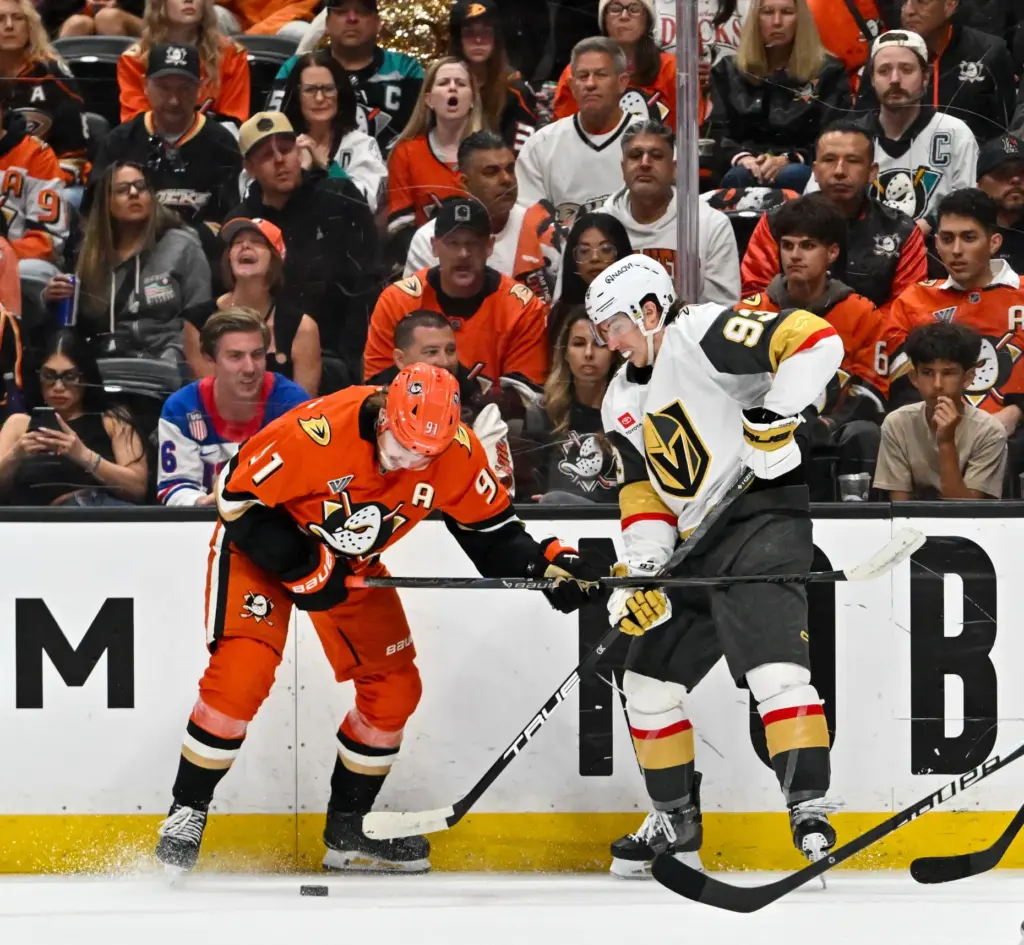 The Ducksâ Leo Carlsson (91) and Vegas Golden Knightsâ Mitch...