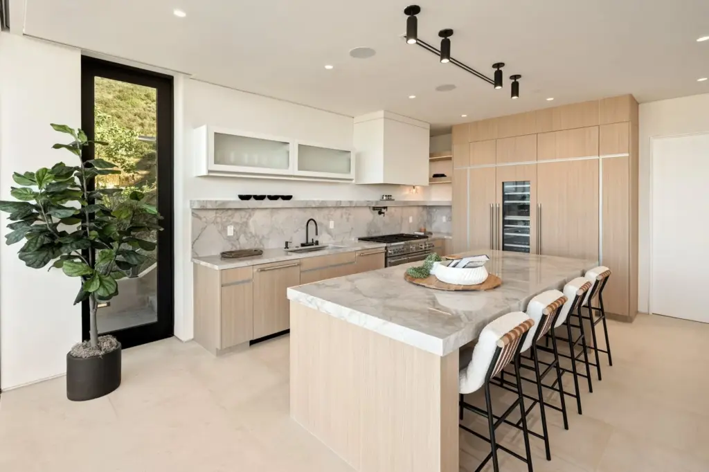 The eat-in kitchen. (Courtesy of The Oppenheim Group)