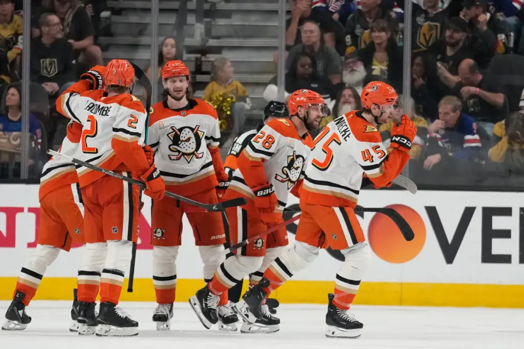 Ducks right wing Beckett Sennecke (45) celebrates after scoring against...