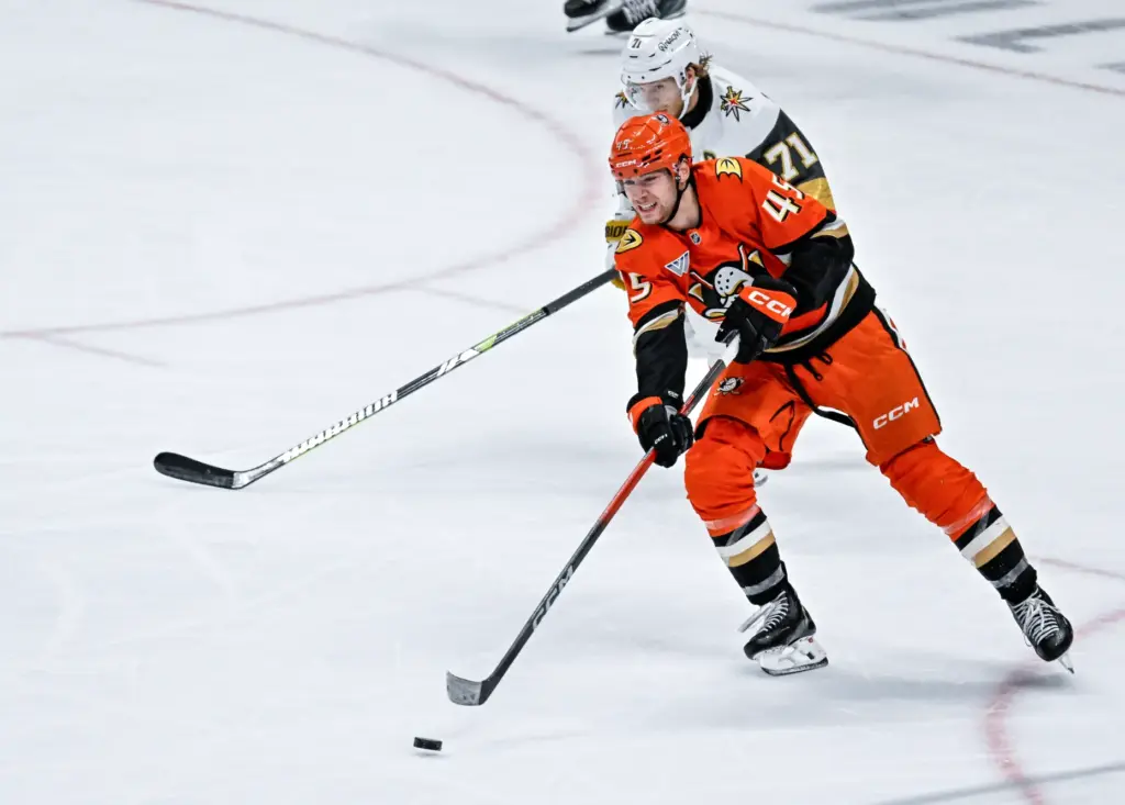 The Ducksâ Beckett Sennecke (45) controls the puck during the...