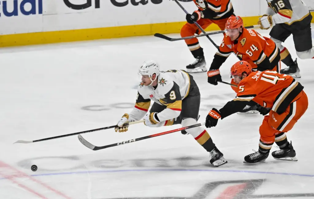 The Vegas Golden Knightsâ Jack Eichel (9) and Ducksâ Beckett...