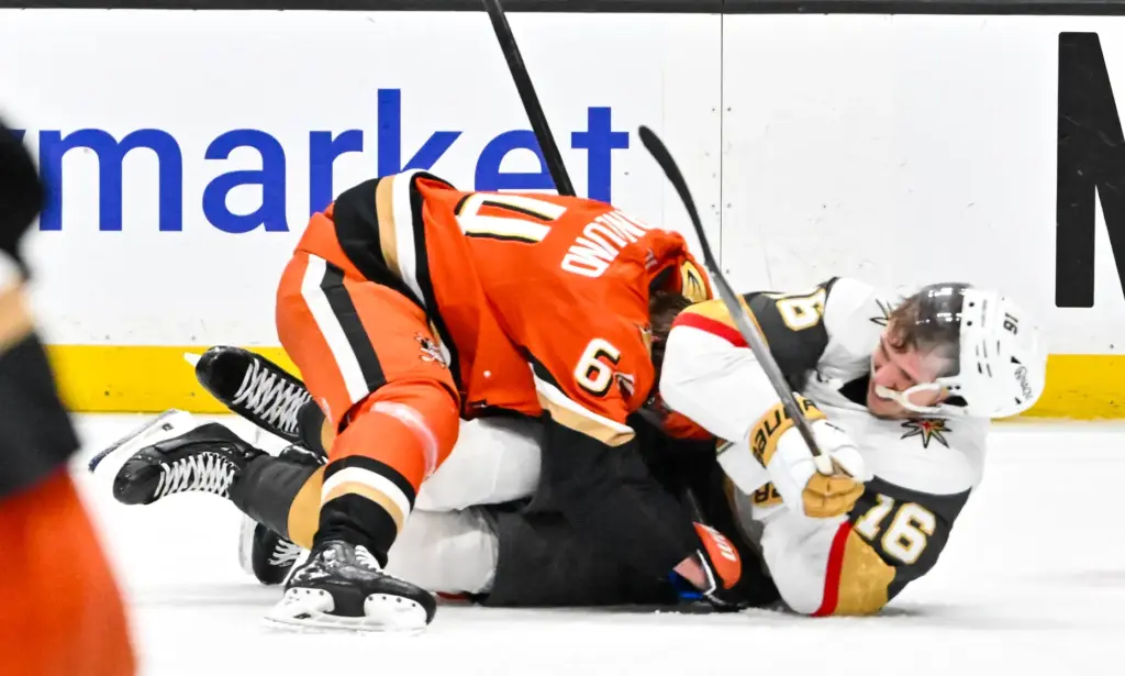 The Ducksâ Mikael Granlund, left, and the Vegas Golden Knightsâ...