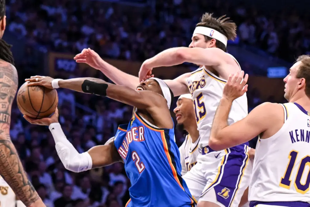 Oklahoma City Thunder star Shai Gilgeous-Alexander (2) and Lakers guard...