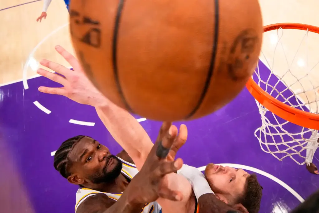 Lakers center Deandre Ayton, left, shoots as Oklahoma City Thunder...