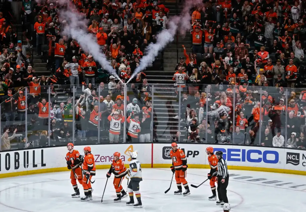 Ducks players celebrate a goal by Beckett Sennecke (45) during...