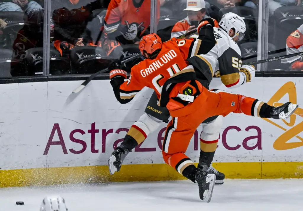 The Ducksâ Mikael Granlund, left, and the Vegas Golden Knightsâ...