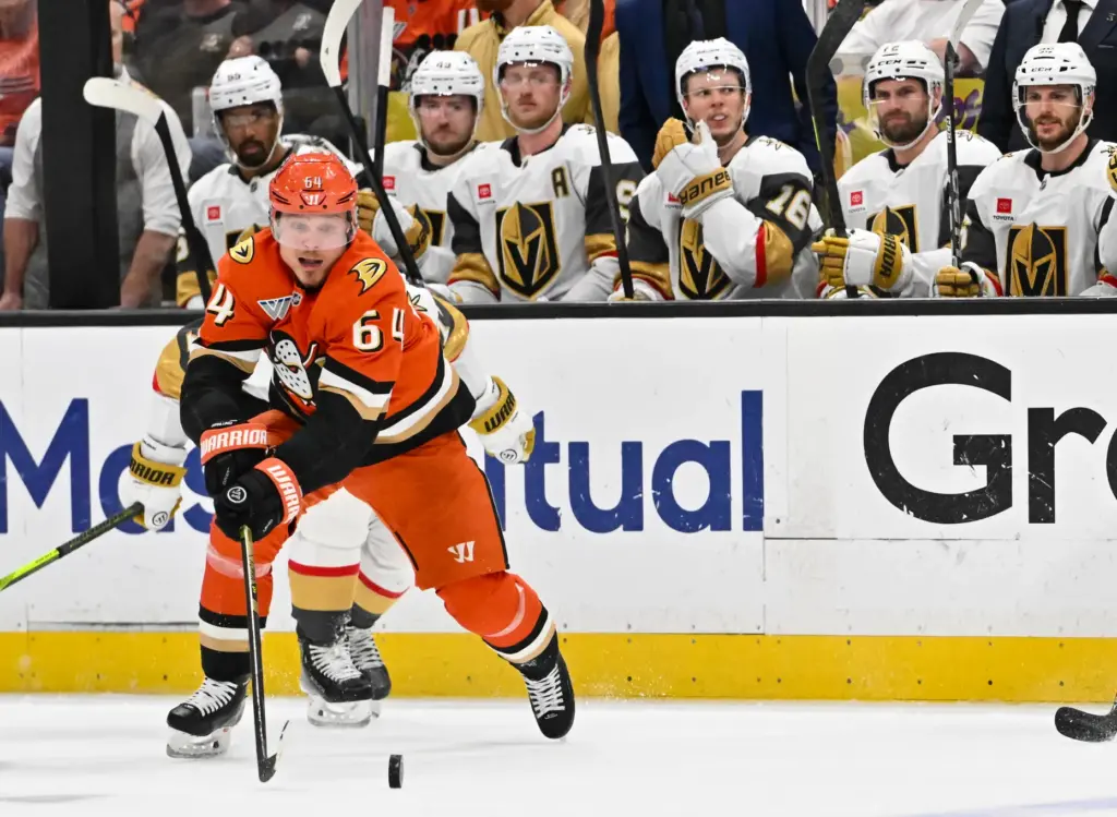 The Ducksâ Mikael Granlund reaches for the rolling puck during...