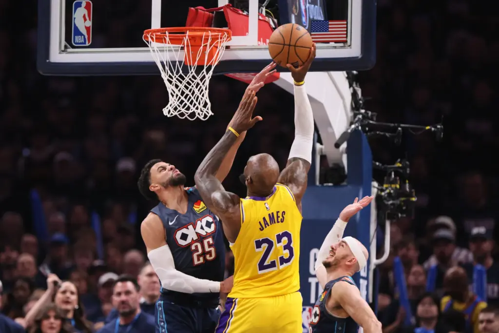 Los Angeles Lakers’ LeBron James (23) shoots as Oklahoma City...