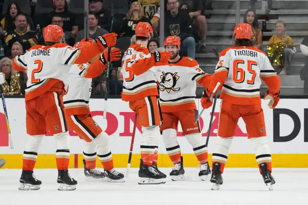 Ducks celebrate after Anaheim Ducks right wing Beckett Sennecke (45)...