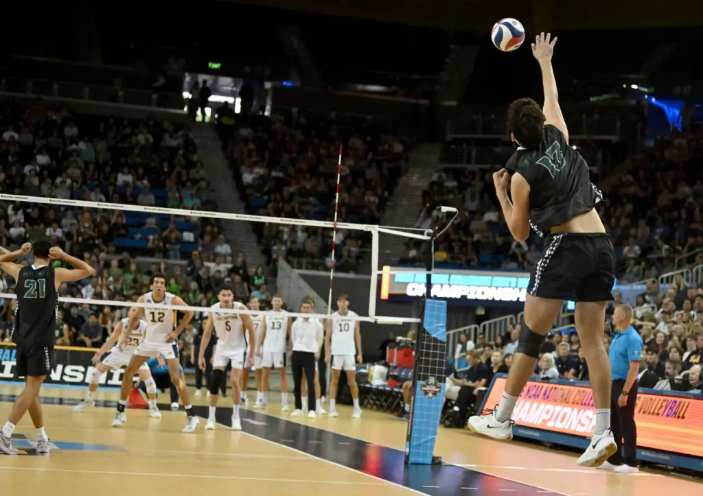 Hawaiiâs Tread Rosenthal (13) serves the ball during the NCAA...