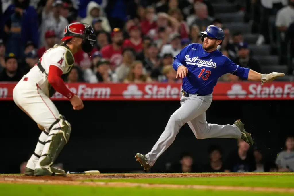 Dodgers’ Max Muncy, right, scores on a single by Alex...