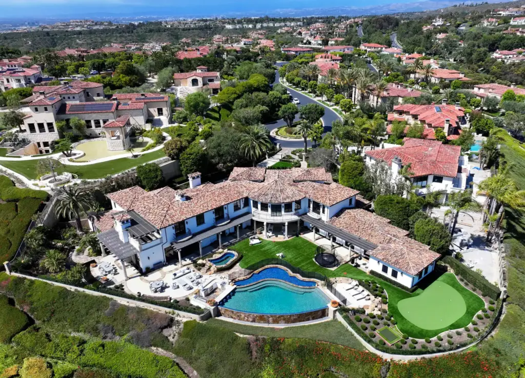 An 11,200 square feet Newport Coast estate in the gated...
