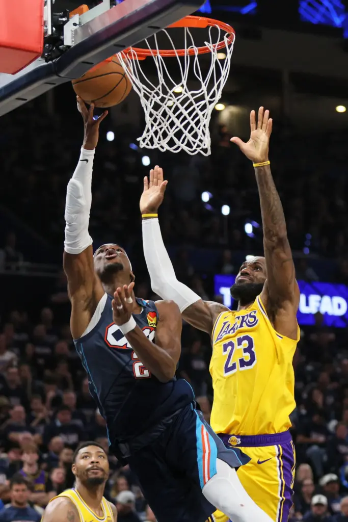 Oklahoma City Thunder guard Shai Gilgeous-Alexander (2) shoots after getting...