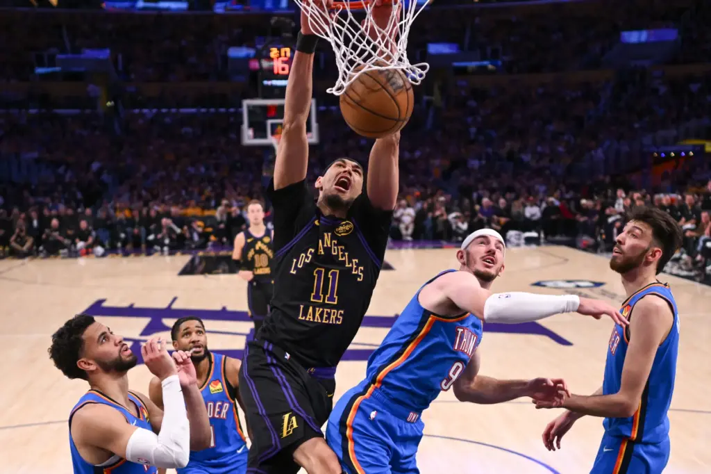 Lakers center Jaxson Hayes (11) dunks in front of the...
