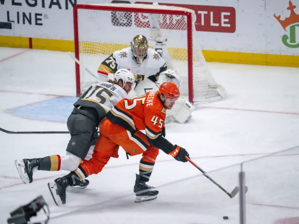 The Ducksâ Beckett Sennecke (45) controls the puck as he...