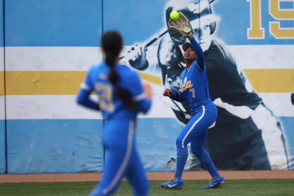 UCLAâs Jolyna Lamar (7) catches a fly-ball during the NCAA...
