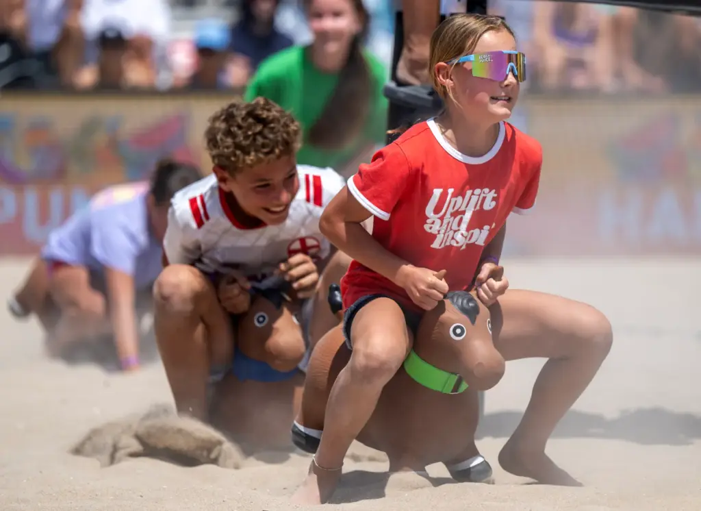 Siblings Pilot Bergeson, right, 11, and Dash Bergeson, 13, of...