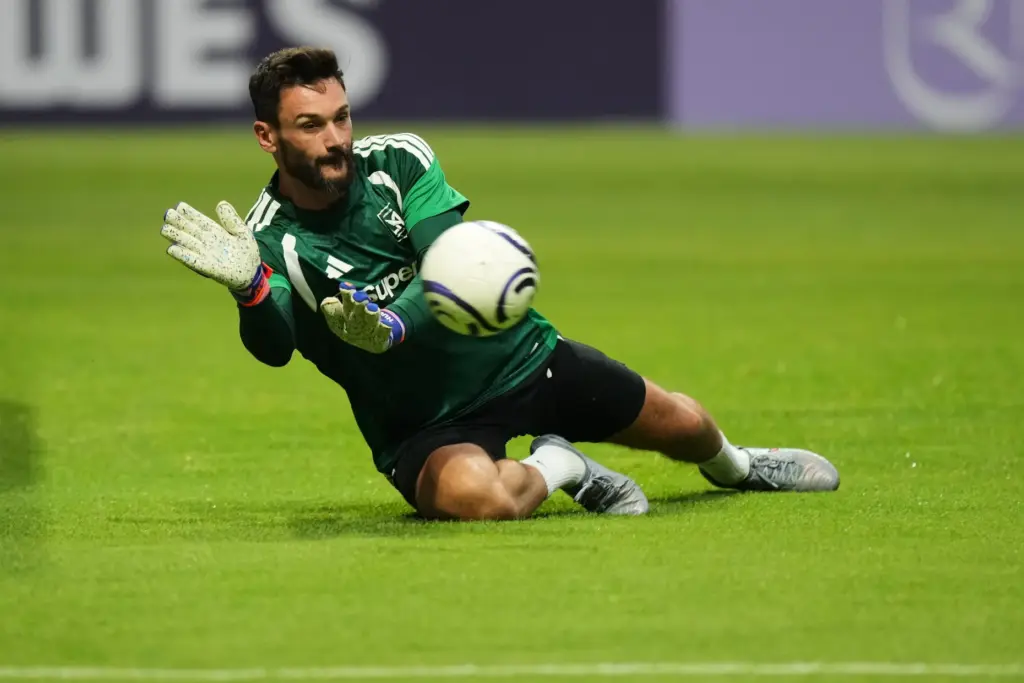 LAFC goalkeeper Hugo Lloris warms up before the second leg...