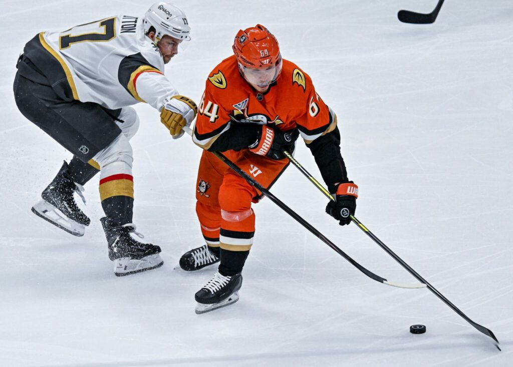 The Ducksâ Mikael Granlund (64) controls the puck during the...