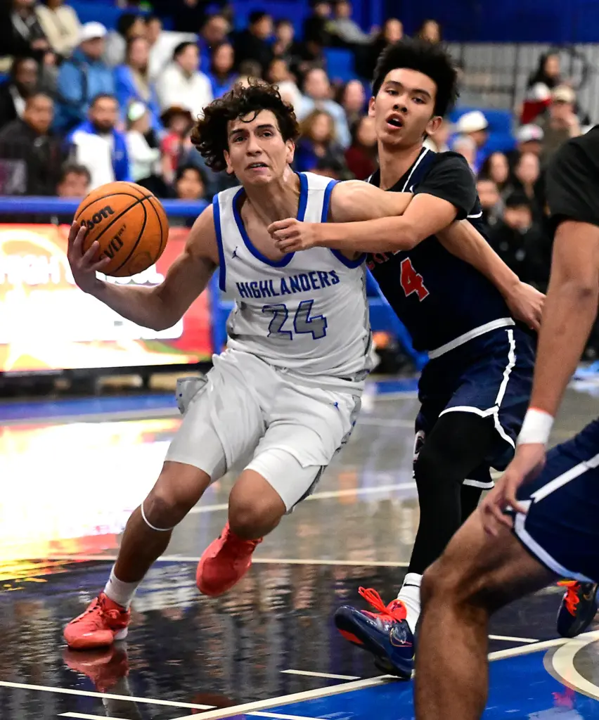 Acen Jimenez #24 of La Habra drives past Ethan Mai...