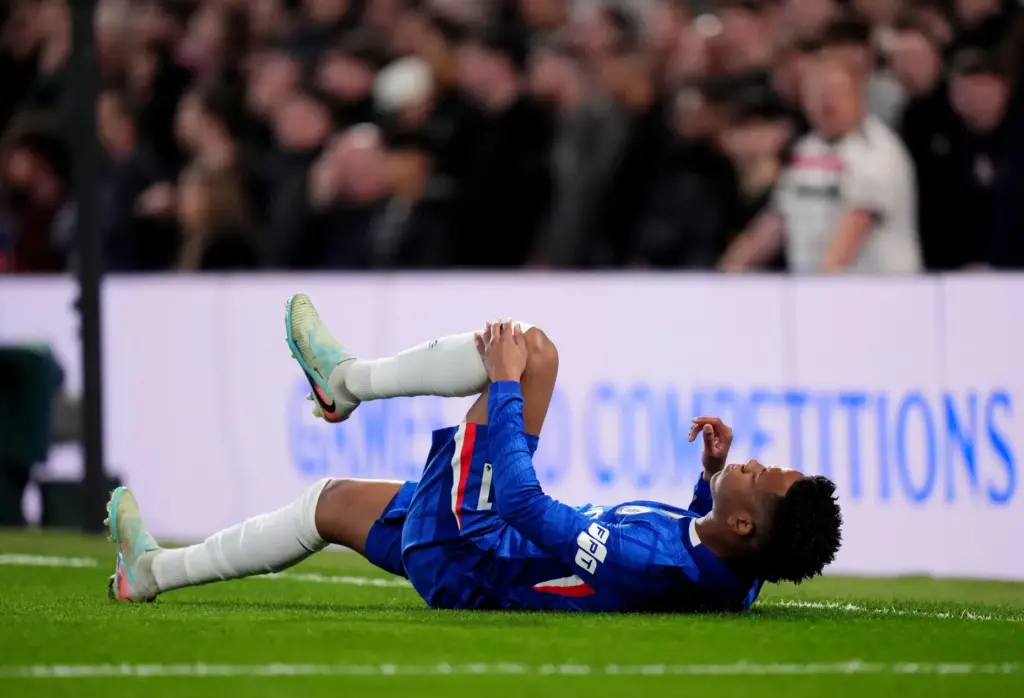 Estevao holds his leg