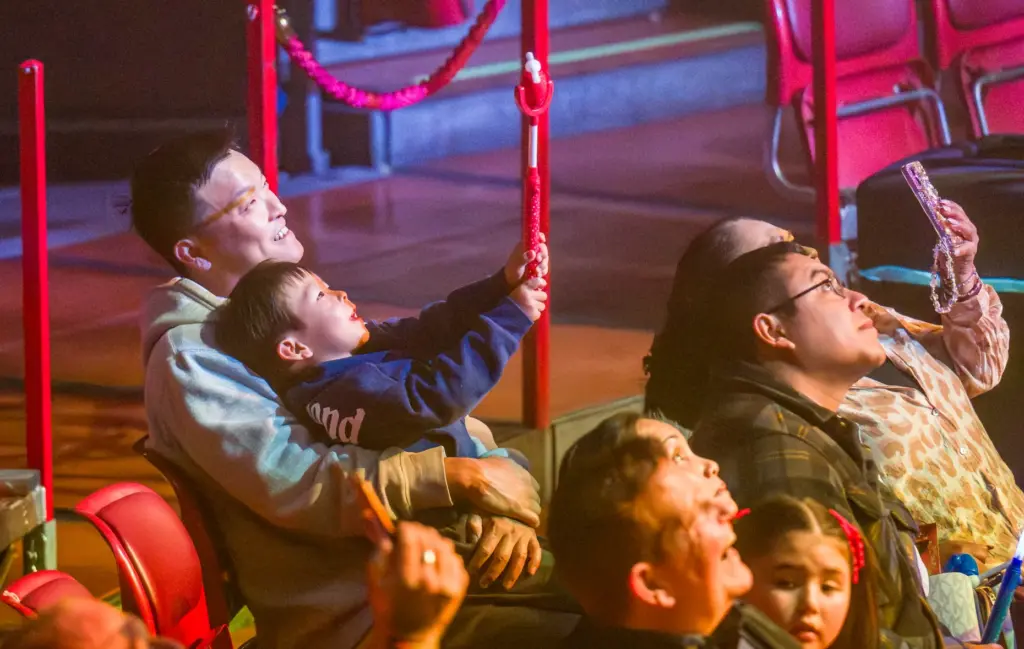 Children and their parents enjoy Circus Vargasâ 2026 show, “Masqueradeâ...