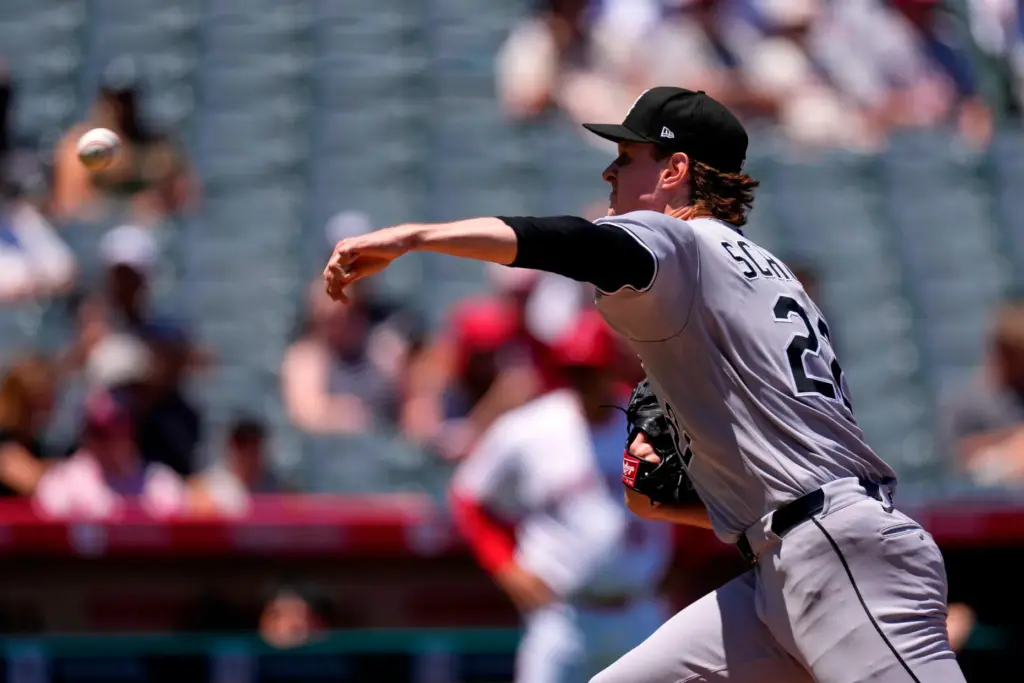 Chicago White Sox starting pitcher Noah Schultz throws to the...