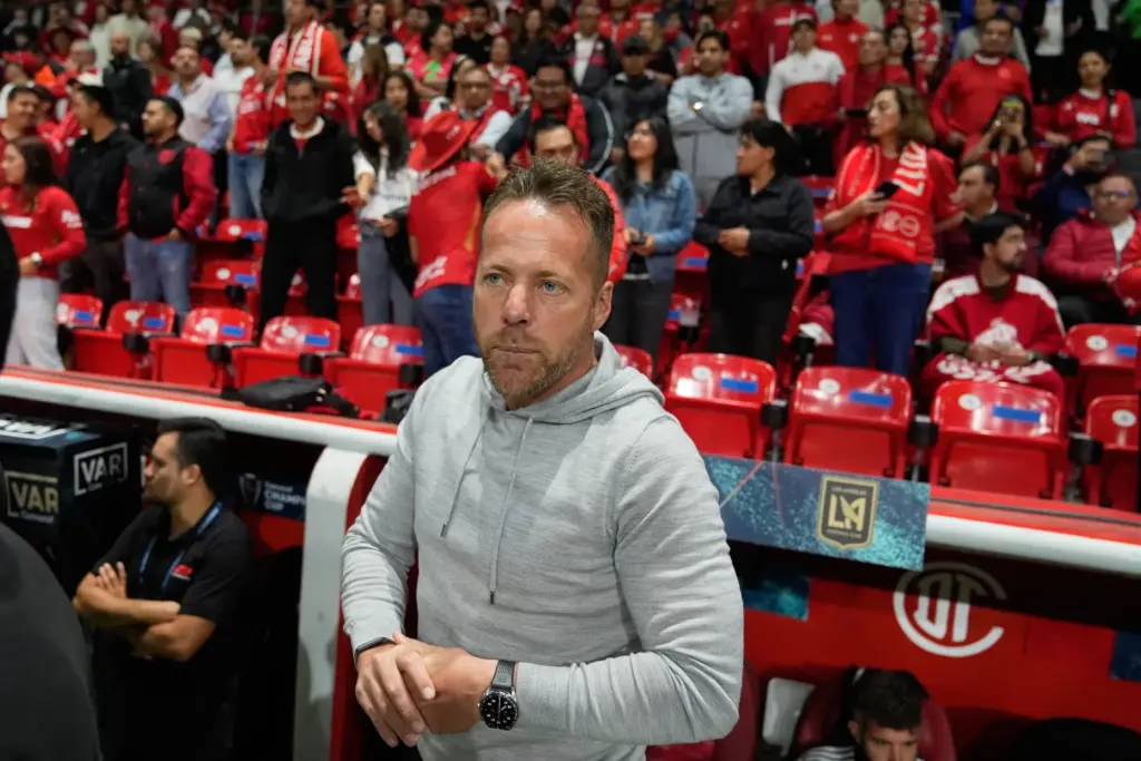 LAFC coach Marc Dos Santos stands on the bench before...