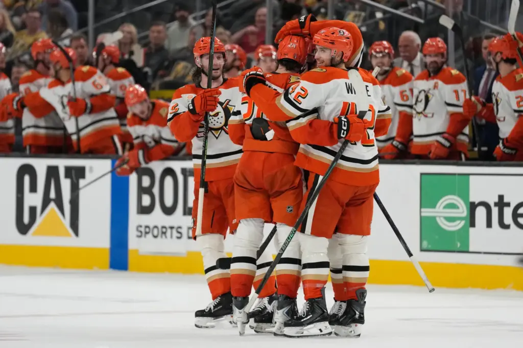 The Ducks’ Tim Washe (42) celebrates after center Jansen Harkins...