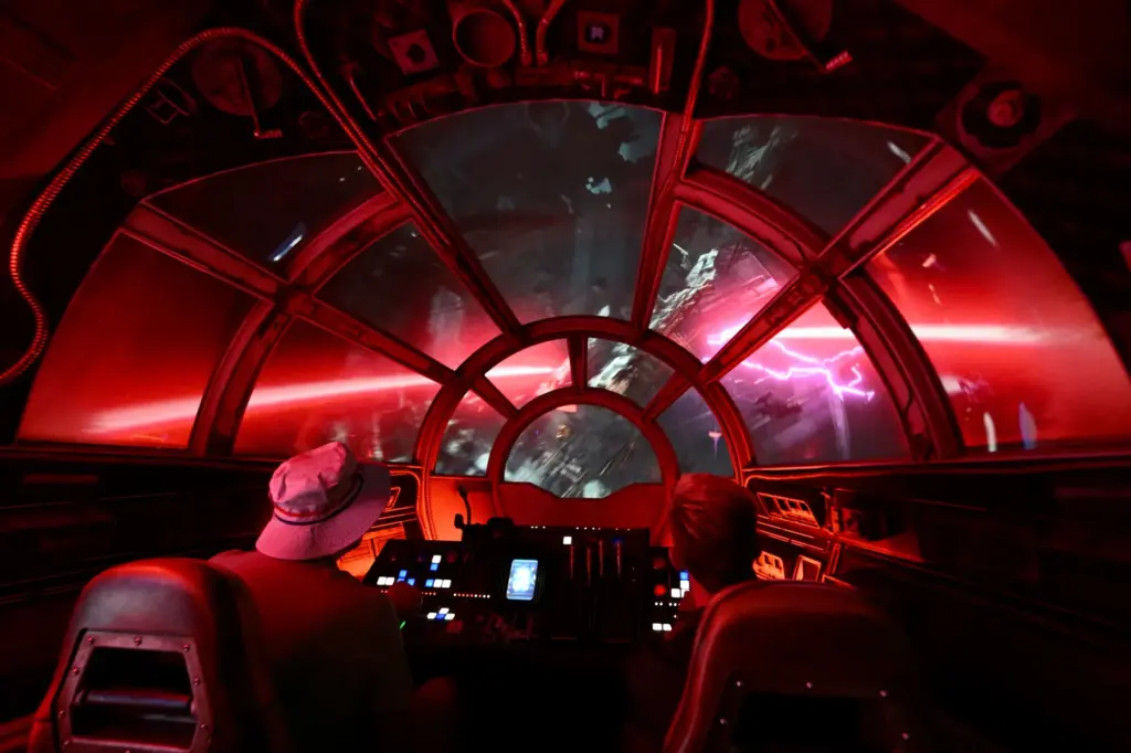 Millennium Falcon: Smugglers Run in Star Wars: Galaxyâs Edge at...