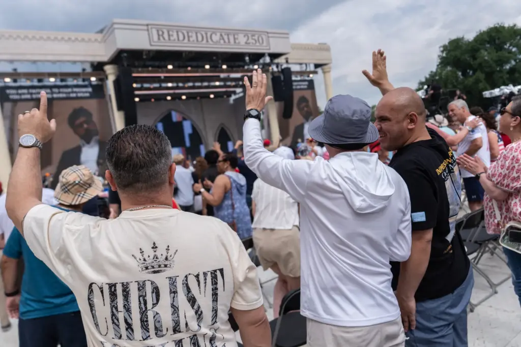 People worship to Christian music at Rededicate 250.