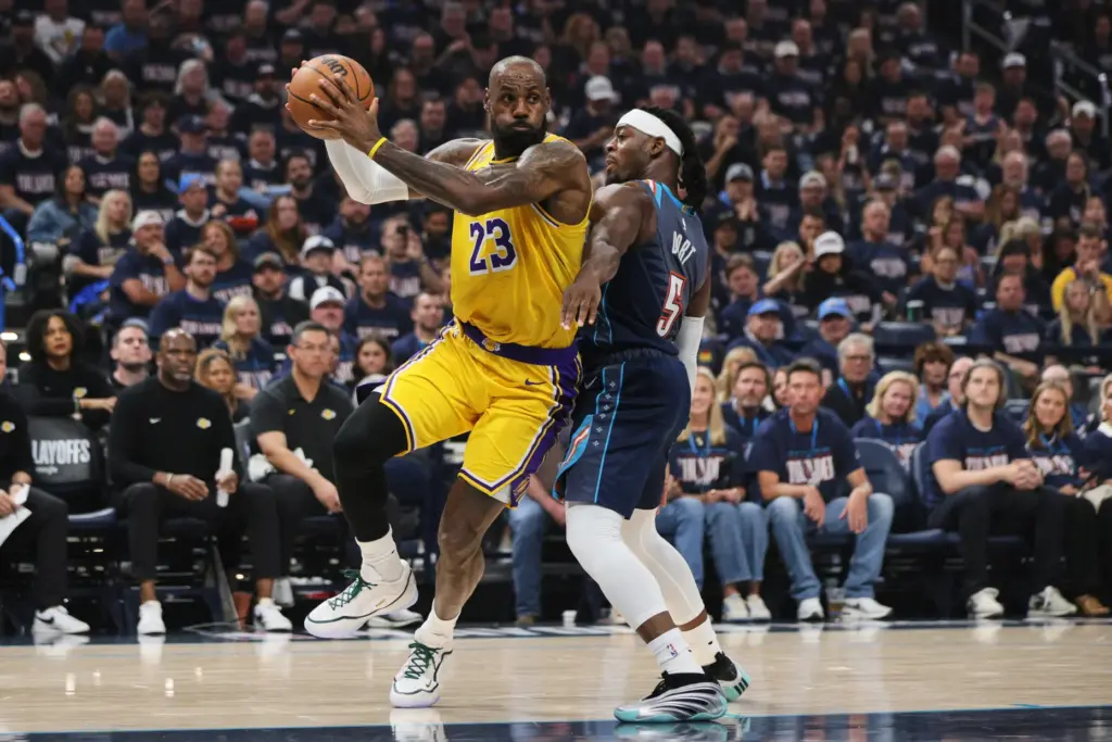 Los Angeles Lakers forward LeBron James (23) drives to the...