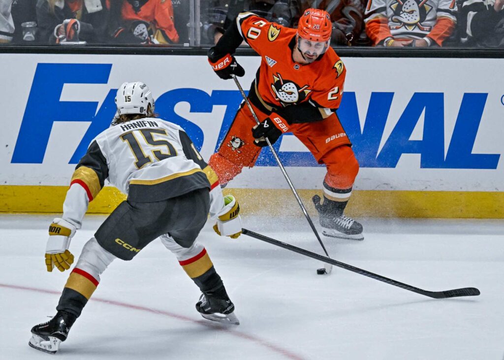 The Ducksâ Chris Kreider (20) controls the puck during the...