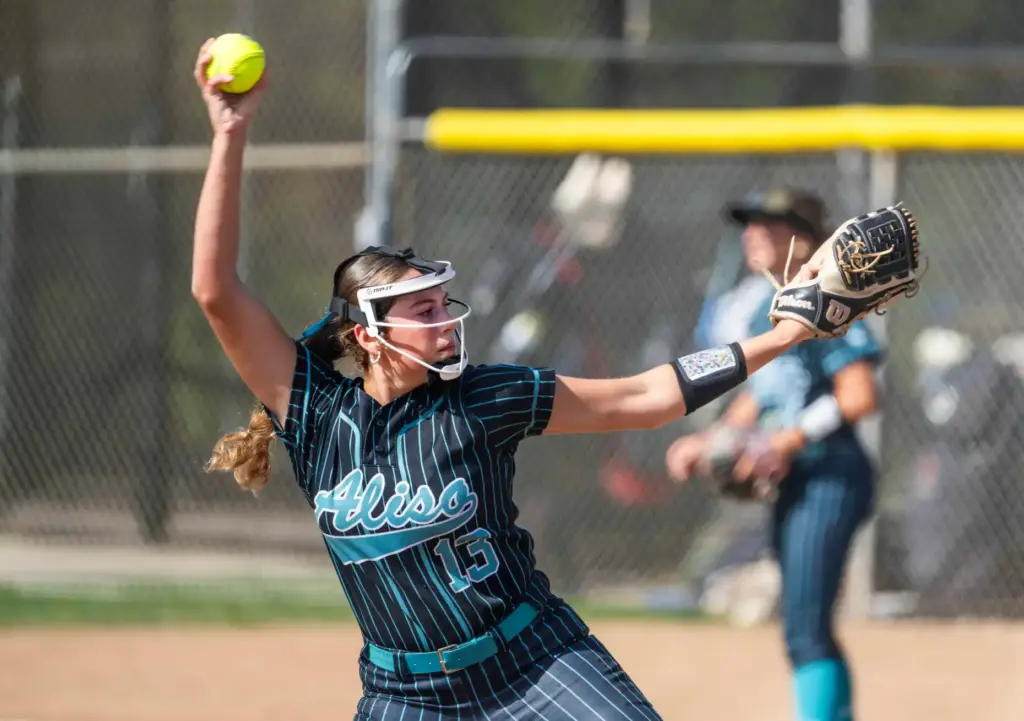 Aliso Niguel’s Amanda Elkins delivers a pitch against San Clemente...