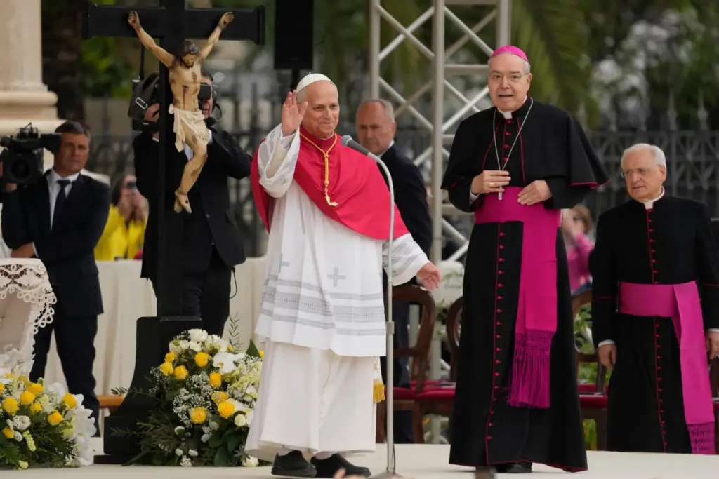 Pope Leo XIV, next to Archbishop Tommaso Caputo and Monsignor Leonardo Sapienza.