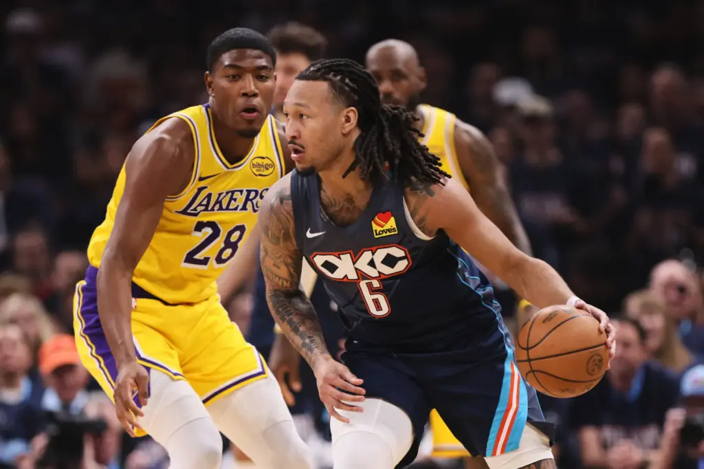 Oklahoma City Thunder’s Jaylin Williams (6) works against Los Angeles...