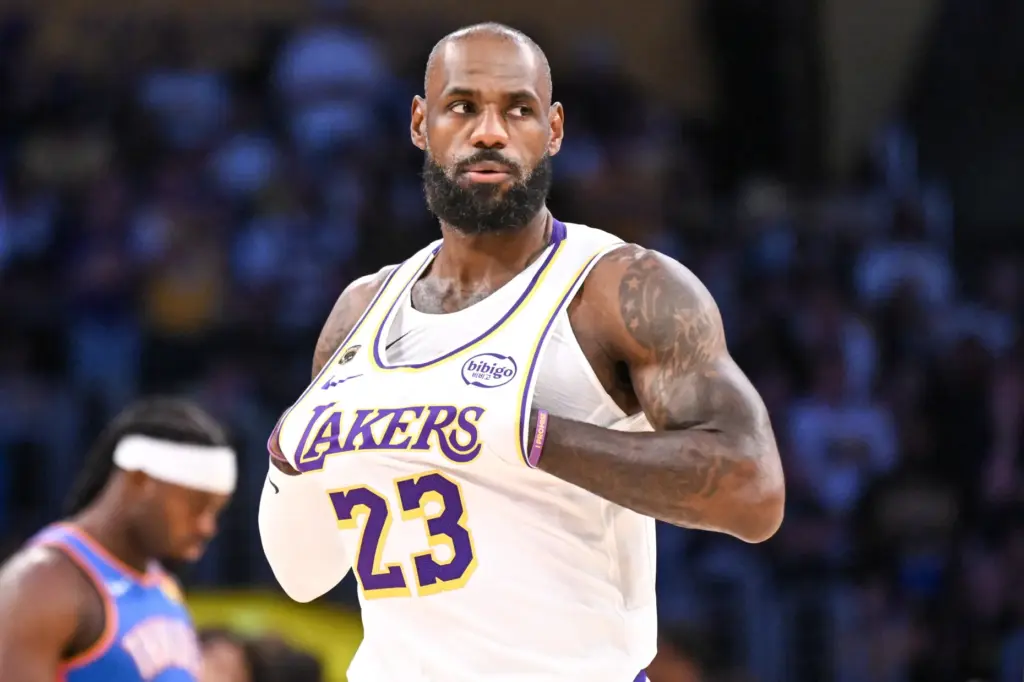 Lakers star LeBron James takes the court for Game 3...