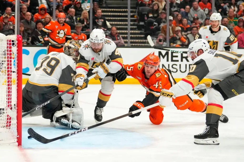 Ducks right wing Beckett Sennecke (45) scores as Vegas Golden...