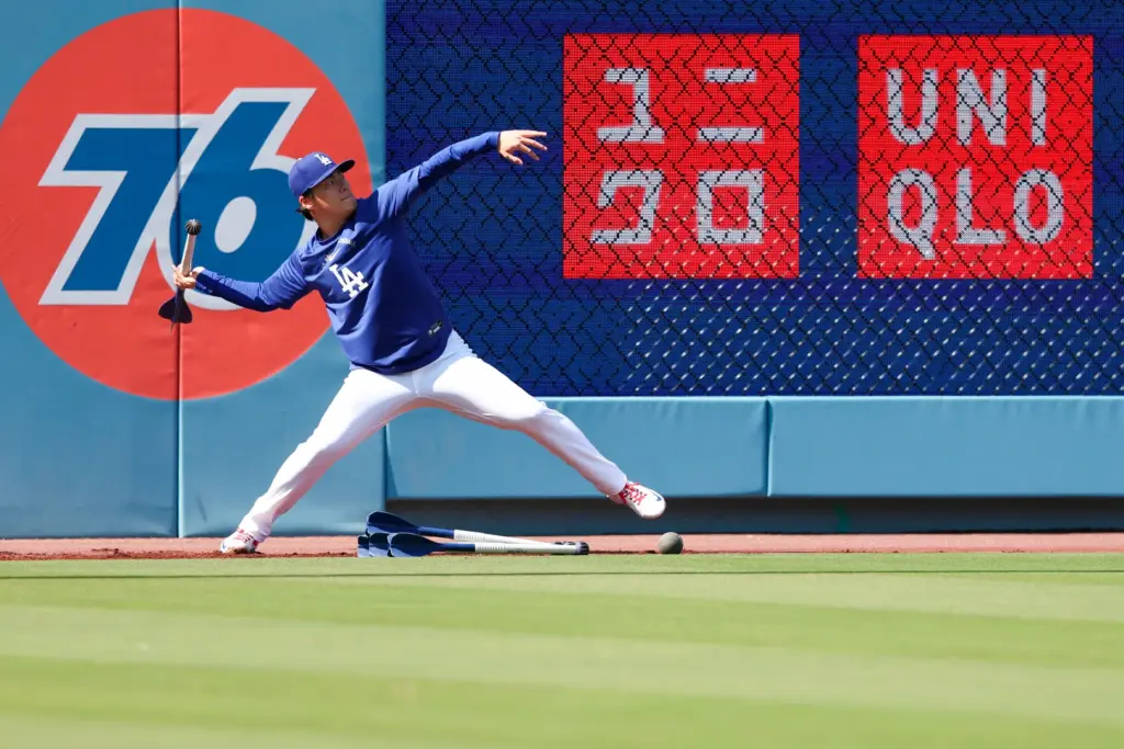 Dodgers pitcher Yoshinobu Yamamoto works out with special equipment in...