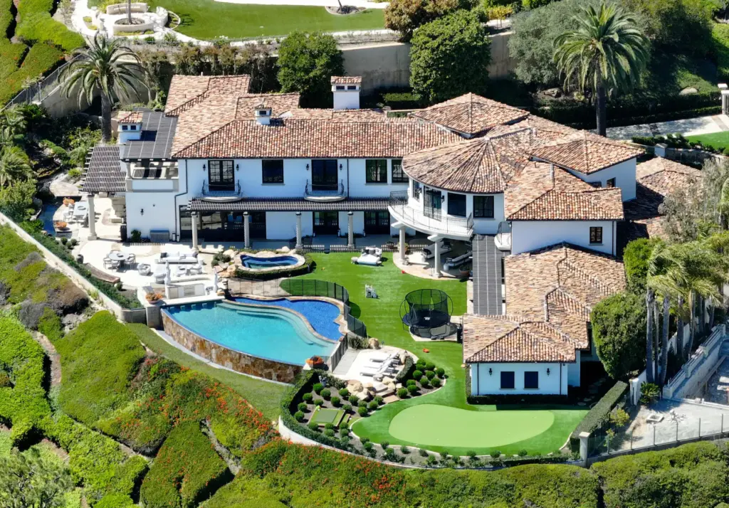 An 11,200 square feet Newport Coast estate in the gated...