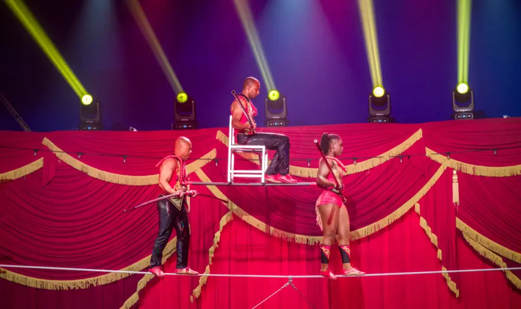 The Meza Troupe performs a high-wire act during Circus Vargasâ...