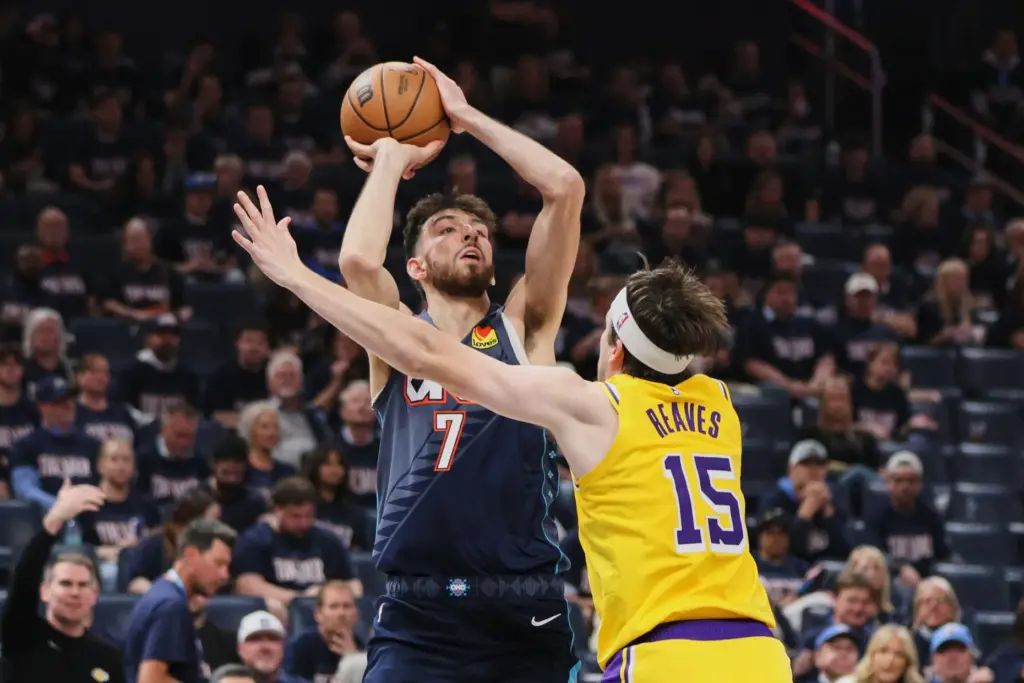 Oklahoma City Thunder’s Chet Holmgren (7) shoots over Los Angeles...