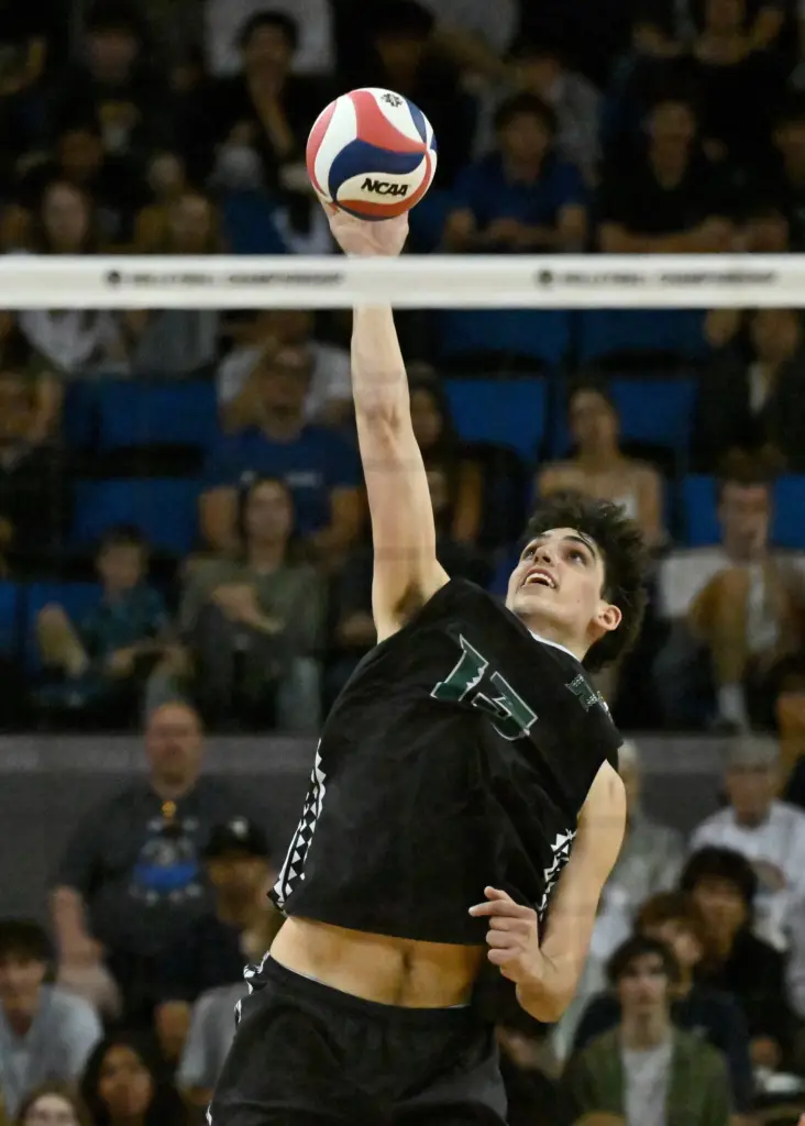 Hawaiiâs Tread Rosenthal serves the ball during the NCAA men’s...