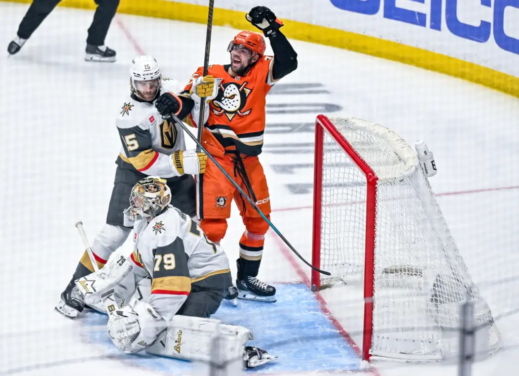 The Ducksâ Ryan Poehling (25) celebrates a goal by teammate...