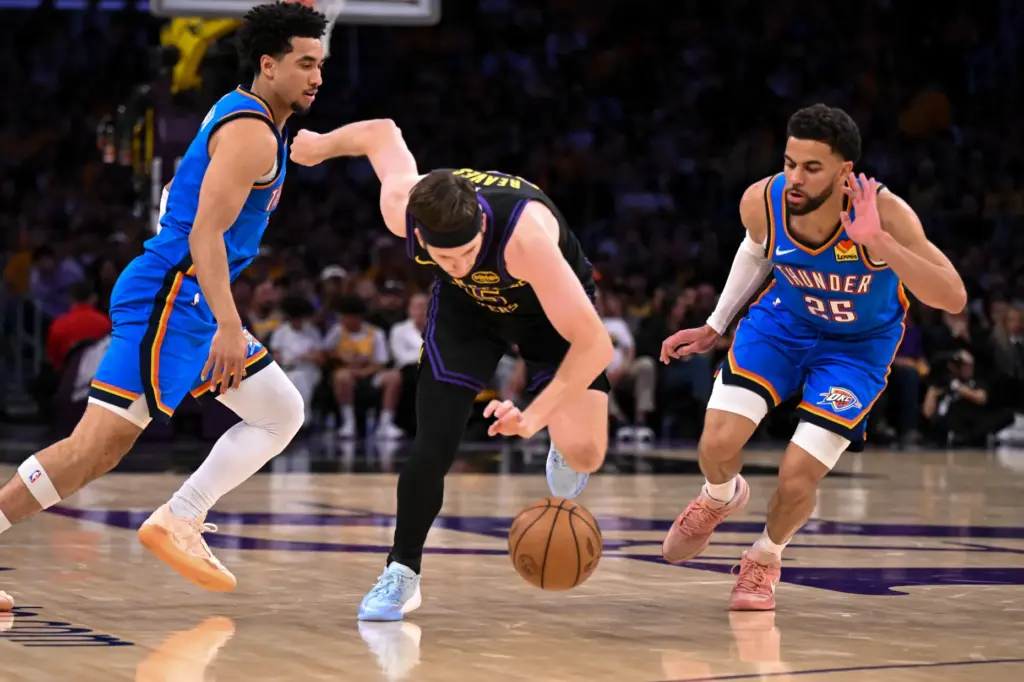 Lakers guard Austin Reaves, center, and Oklahoma City Thunder guard...