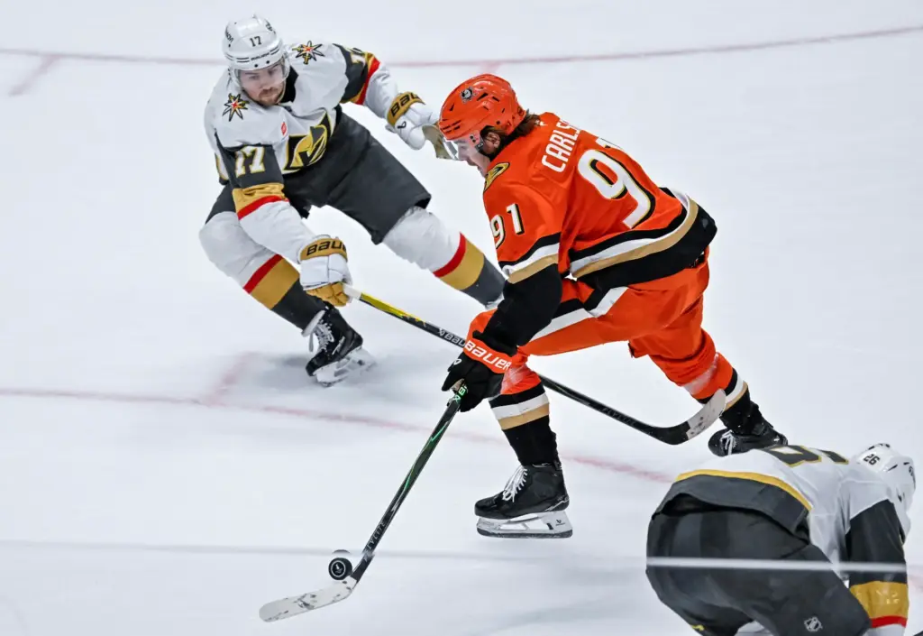 The Ducksâ Leo Carlsson (91) takes a shot on goal...
