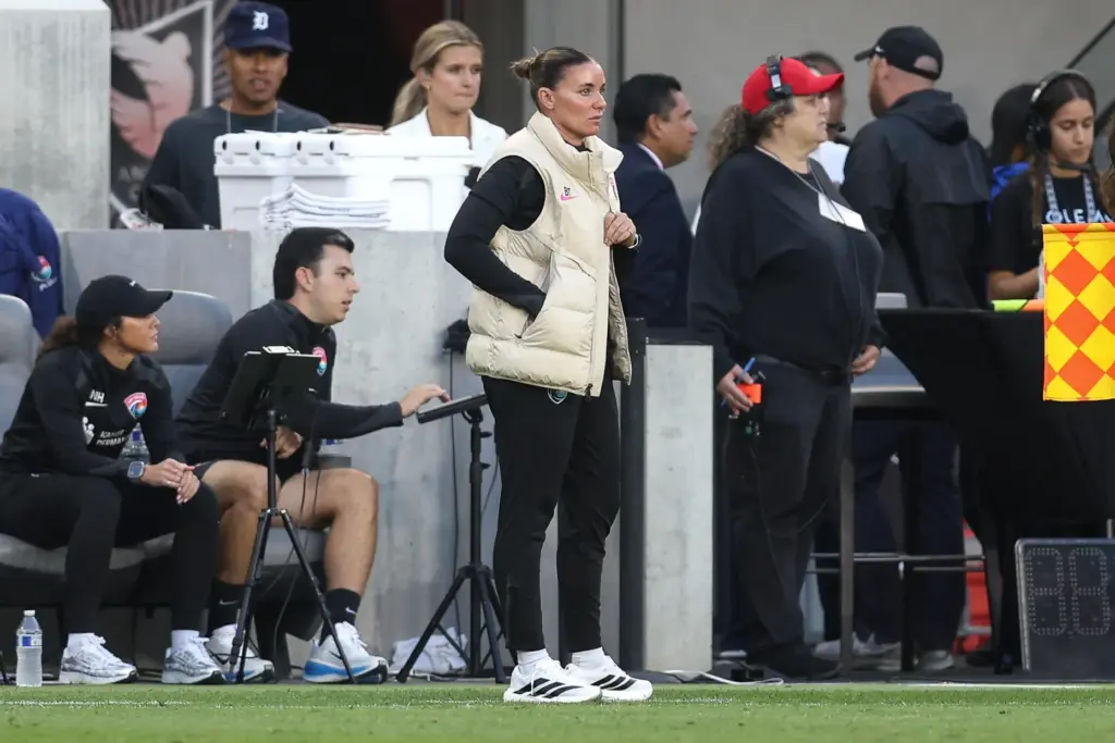 San Diego Wave FC interim head coach Becki Tweed, center,...