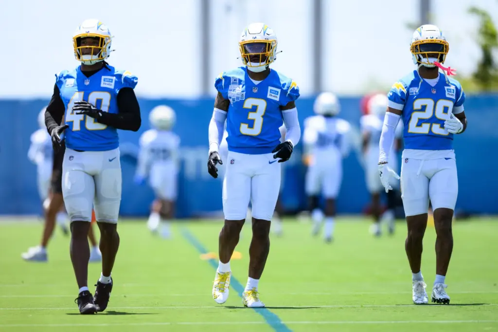 Chargers safety Derwin James Jr. (3) warms up with teammates...