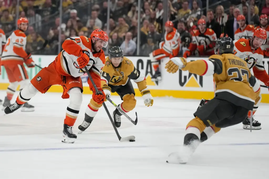 Ducks center Jansen Harkins (24) shoots to score on an...